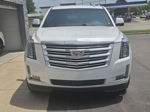 Crystal White 2019 Cadillac Escalade Platinum