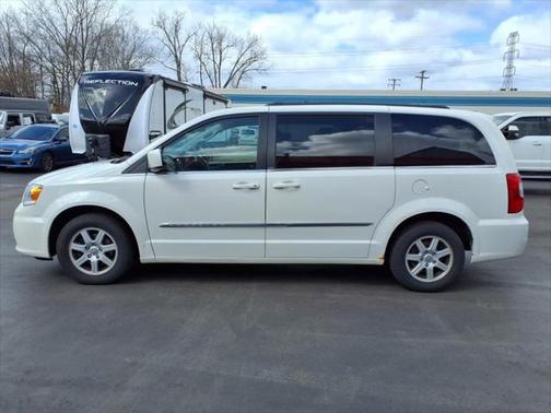 2012 Chrysler Town & Country Touring