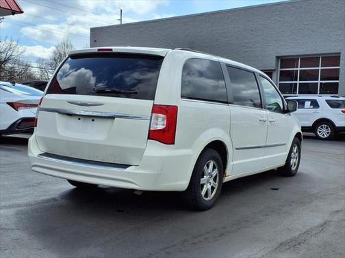 2012 Chrysler Town & Country Touring