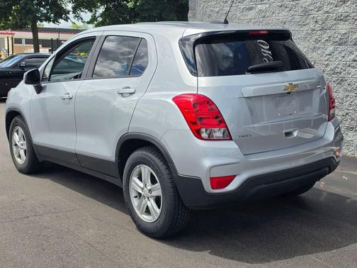 Silver Ice Metallic 2020 Chevrolet Trax LS