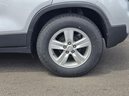 Silver Ice Metallic 2020 Chevrolet Trax LS