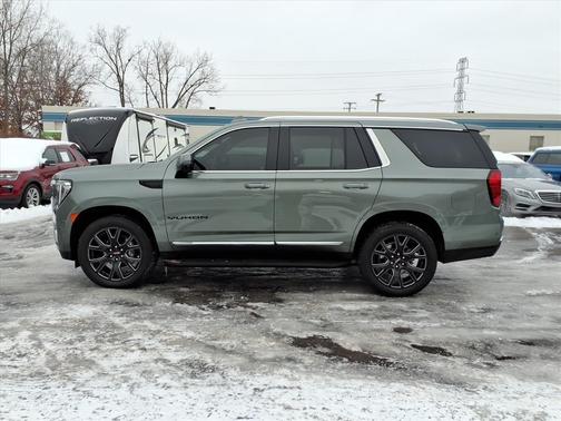 2023 GMC Yukon SLT