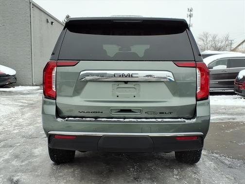 2023 GMC Yukon SLT