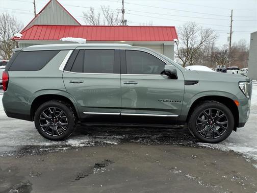 2023 GMC Yukon SLT