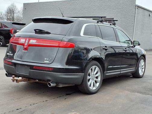 2011 Lincoln MKT Base