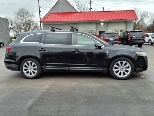 2011 Lincoln MKT Base