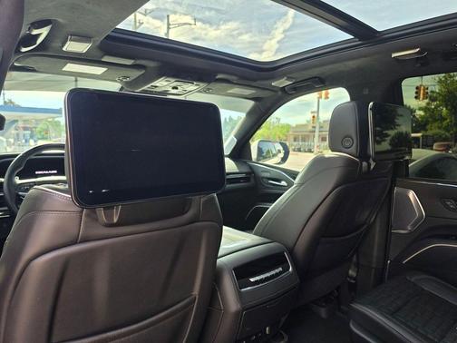 Crystal White Tricoat 2024 Cadillac Escalade V-Series