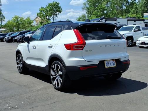 Crystal White Metallic 2021 Volvo XC40 Recharge Pure Electric P8