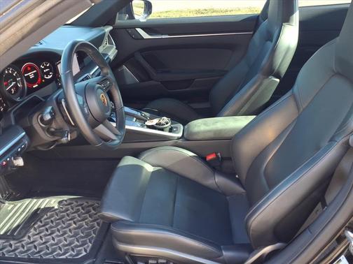 2024 Porsche 911 GTS