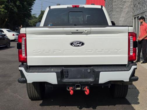 Star White Metallic Tri-Coat 2023 Ford F-350 Lariat