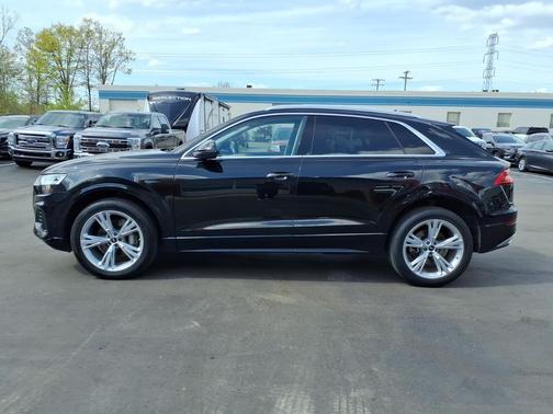 Mythos Black Metallic 2022 Audi Q8 55 Premium Plus