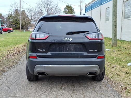Diamond Black Crystal Pearlcoat 2020 Jeep Cherokee Limited