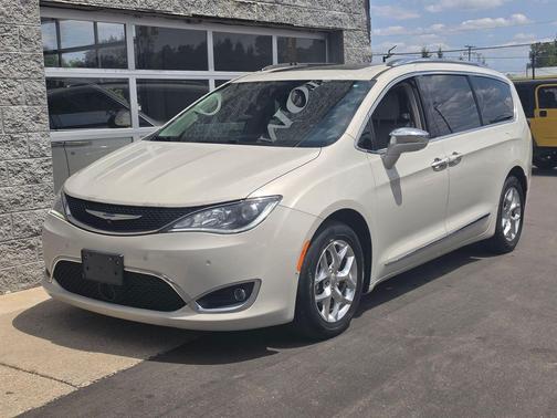 Tusk White 2017 Chrysler Pacifica Limited