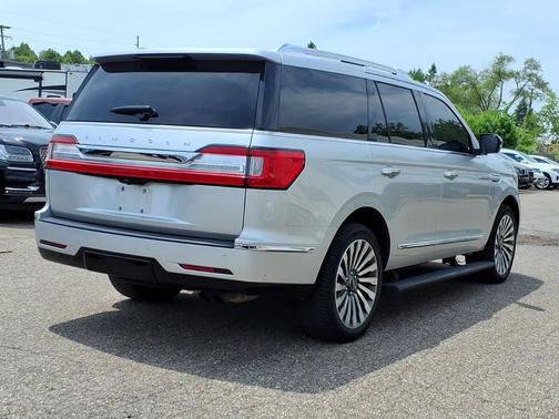 Ingot Silver 2018 Lincoln Navigator Reserve