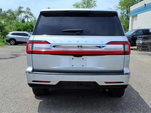 Ingot Silver 2018 Lincoln Navigator Reserve