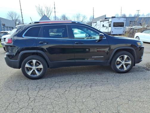 Diamond Black Crystal Pearlcoat 2020 Jeep Cherokee Limited