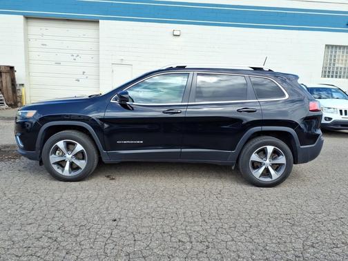 Diamond Black Crystal Pearlcoat 2020 Jeep Cherokee Limited