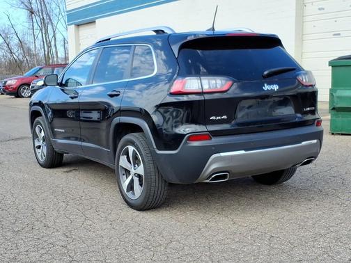 Diamond Black Crystal Pearlcoat 2020 Jeep Cherokee Limited