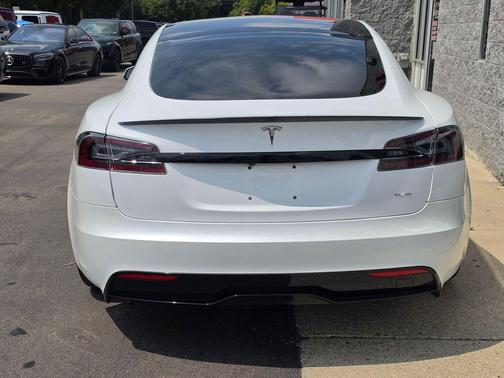 Pearl White Multi-Coat 2021 Tesla Model S Plaid