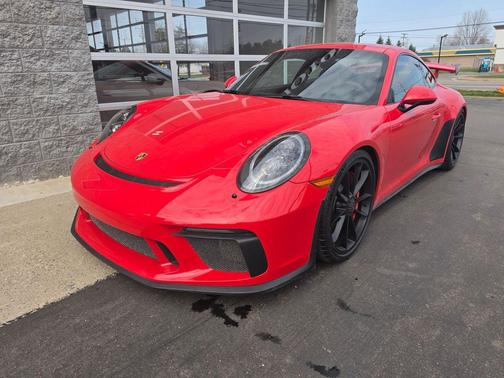 Guards Red 2018 Porsche 911 GT3
