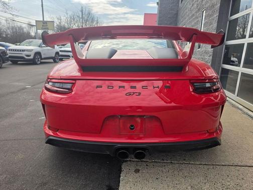 Guards Red 2018 Porsche 911 GT3