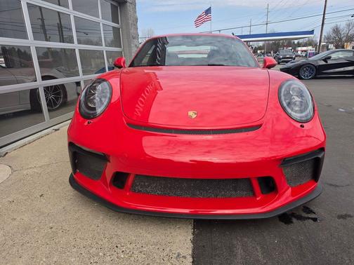 Guards Red 2018 Porsche 911 GT3