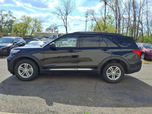 Agate Black Metallic 2023 Ford Explorer XLT