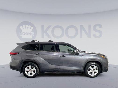 2022 Toyota Highlander LE