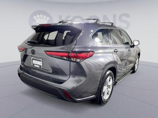 2022 Toyota Highlander LE