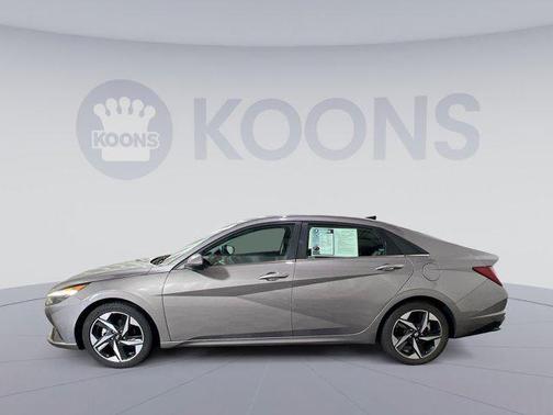 2022 Hyundai ELANTRA SEL