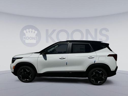 Clear White/Black Roof 2026 Kia Seltos S
