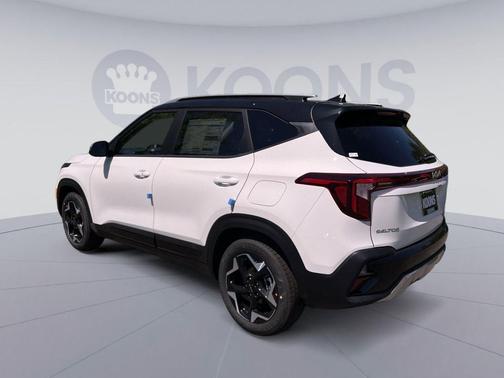 Clear White/Black Roof 2026 Kia Seltos S