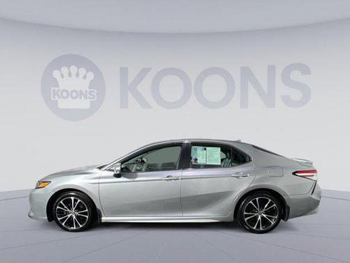 2020 Toyota Camry SE