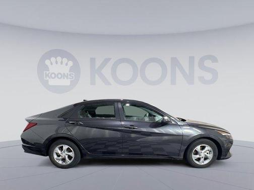 2022 Hyundai ELANTRA SE