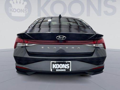 2022 Hyundai ELANTRA SE