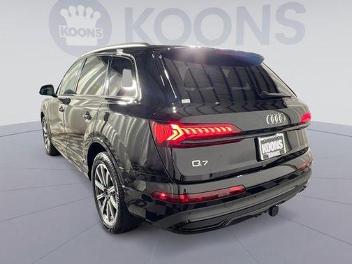 2023 Audi Q7 45 Premium Plus