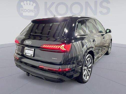 2023 Audi Q7 45 Premium Plus