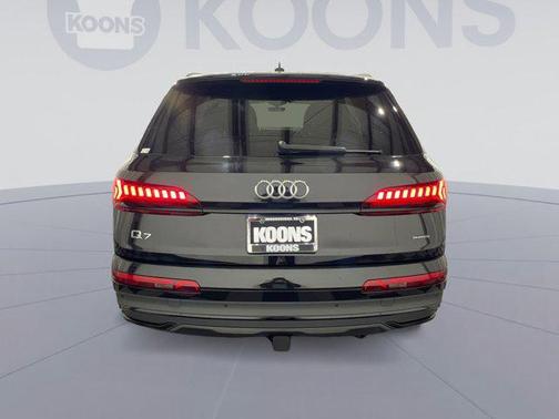 2023 Audi Q7 45 Premium Plus