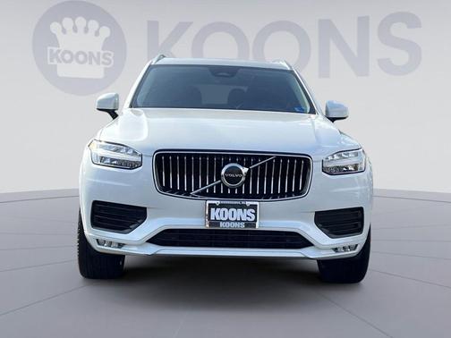 Crystal White Metallic 2023 Volvo XC90 B5 Core
