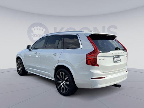 Crystal White Metallic 2023 Volvo XC90 B5 Core