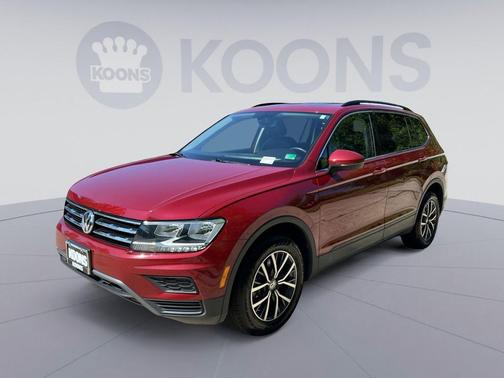 Cardinal Red Metallic 2019 Volkswagen Tiguan 2.0T SE 4MOTION