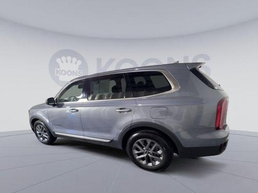 Everlasting Silver 2023 Kia Telluride LX