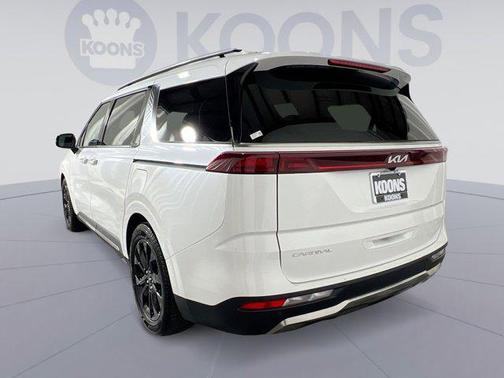 2023 Kia Carnival SX