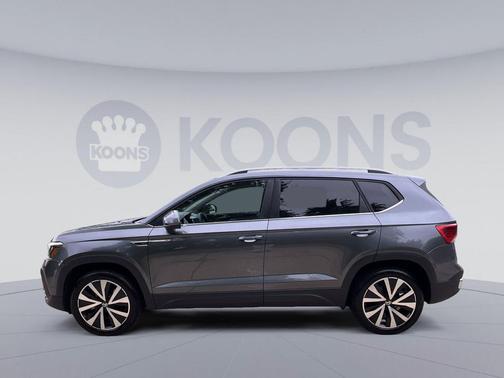 Platinum Gray Metallic 2024 Volkswagen Taos 1.5T SE