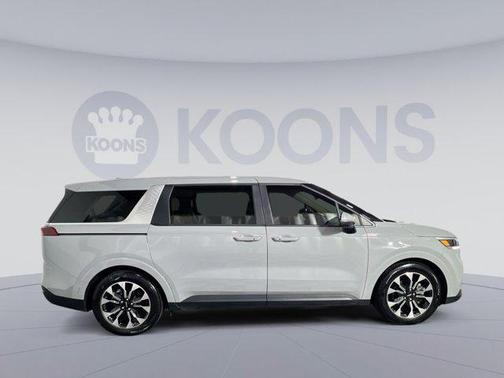 2024 Kia Carnival EX