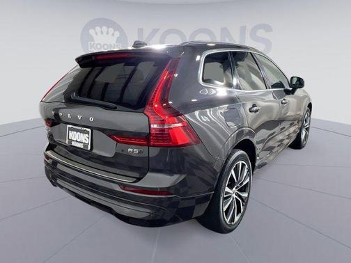 2022 Volvo XC60 B5 Momentum