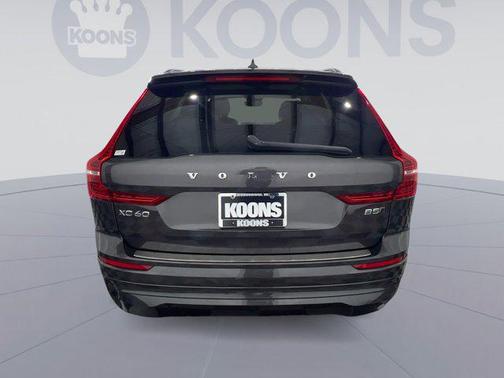 2022 Volvo XC60 B5 Momentum