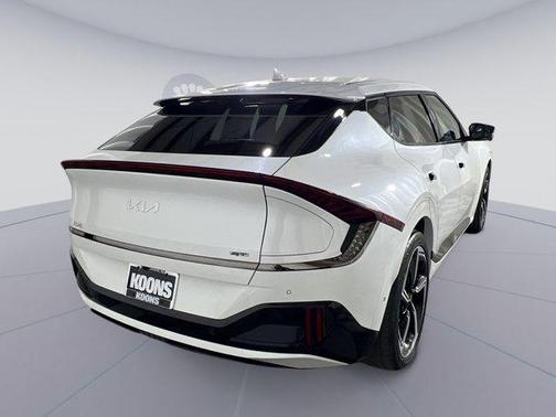 Snow White Pearl 2023 Kia EV6 GT