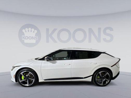 Snow White Pearl 2023 Kia EV6 GT