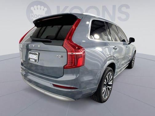 2022 Volvo XC90 T5 Momentum